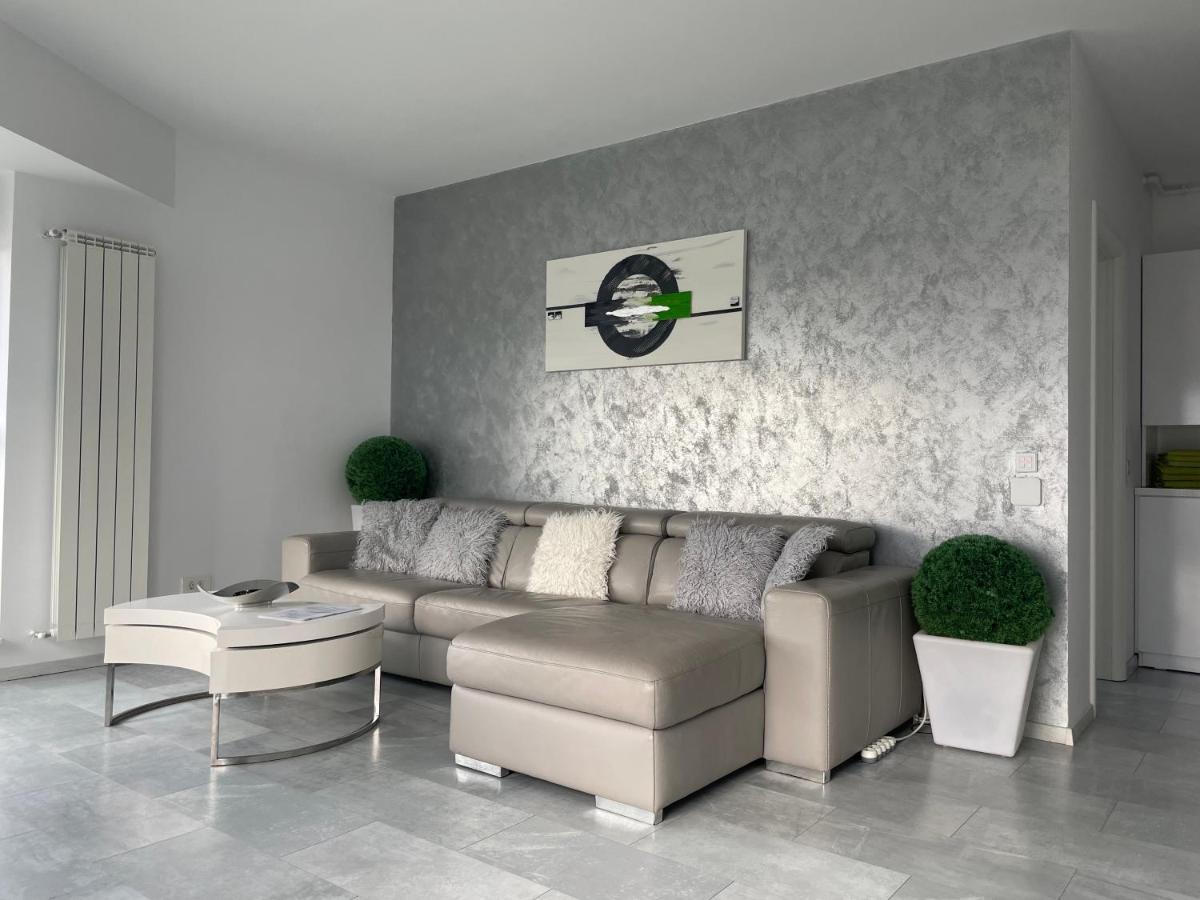 Luxury Westpark 2 Residence With Lake View Bukarest Exterior foto