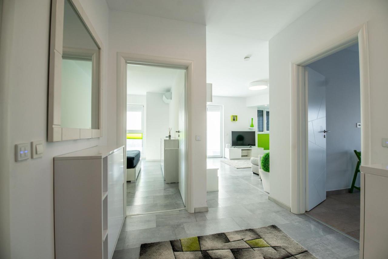 Luxury Westpark 2 Residence With Lake View Bukarest Exterior foto